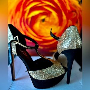 ✨ Gold and glittery Aldo stiletto 👠✨